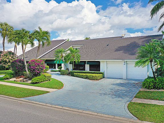 Home For Sale In Boca Grove