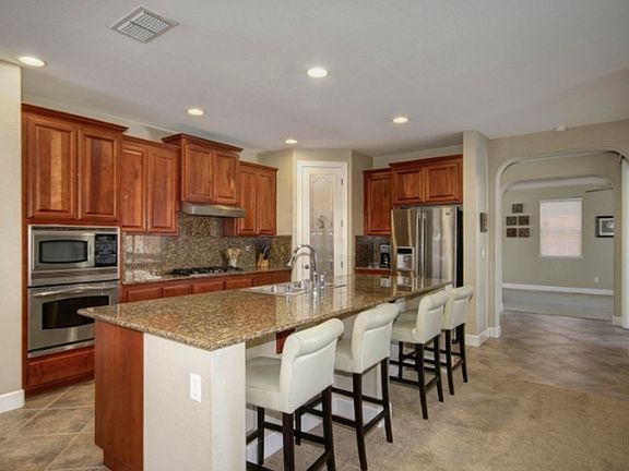 4th image of 821 Bluestone Cir