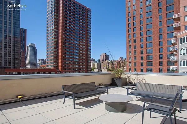 Sold by Sotheby's International Realty | media 14