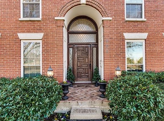 2nd image of 800 Saint Emelion Ct