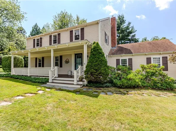 10 Circle Dr, Middletown, RI 02842