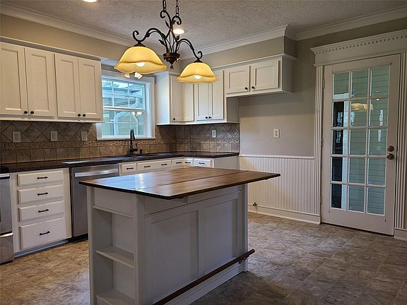 3rd image of 15896 Tree Monkey Rd