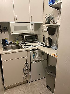 4th image of 50 W 72nd St APT 807