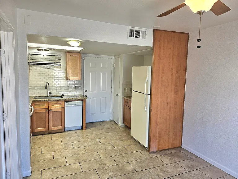 4313 N 19th Ave #206 — Photo 6