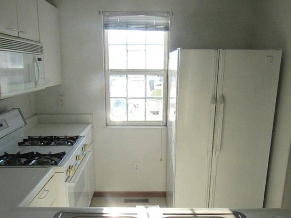 2nd image of 1697 Blackhorse Ln