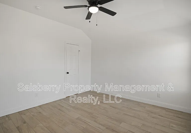 338 S 3rd St — Photo 25