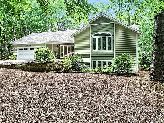 2nd image of 10892 Lakeshore Dr