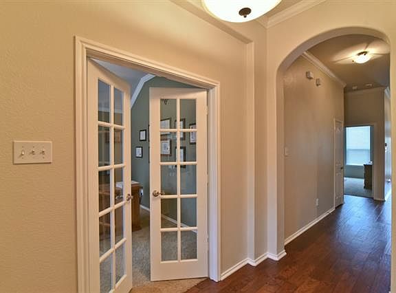 3rd image of 1510 Parkside Dr