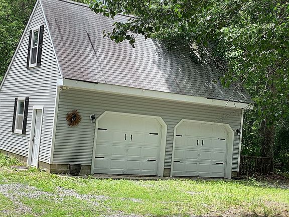3rd image of 24 Doe Dr