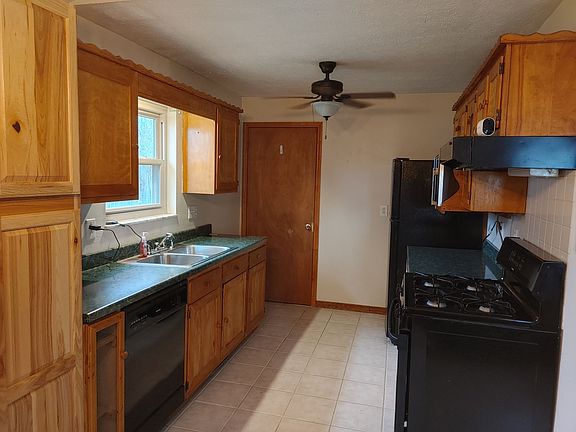 4th image of 309 Captain Ames Dr