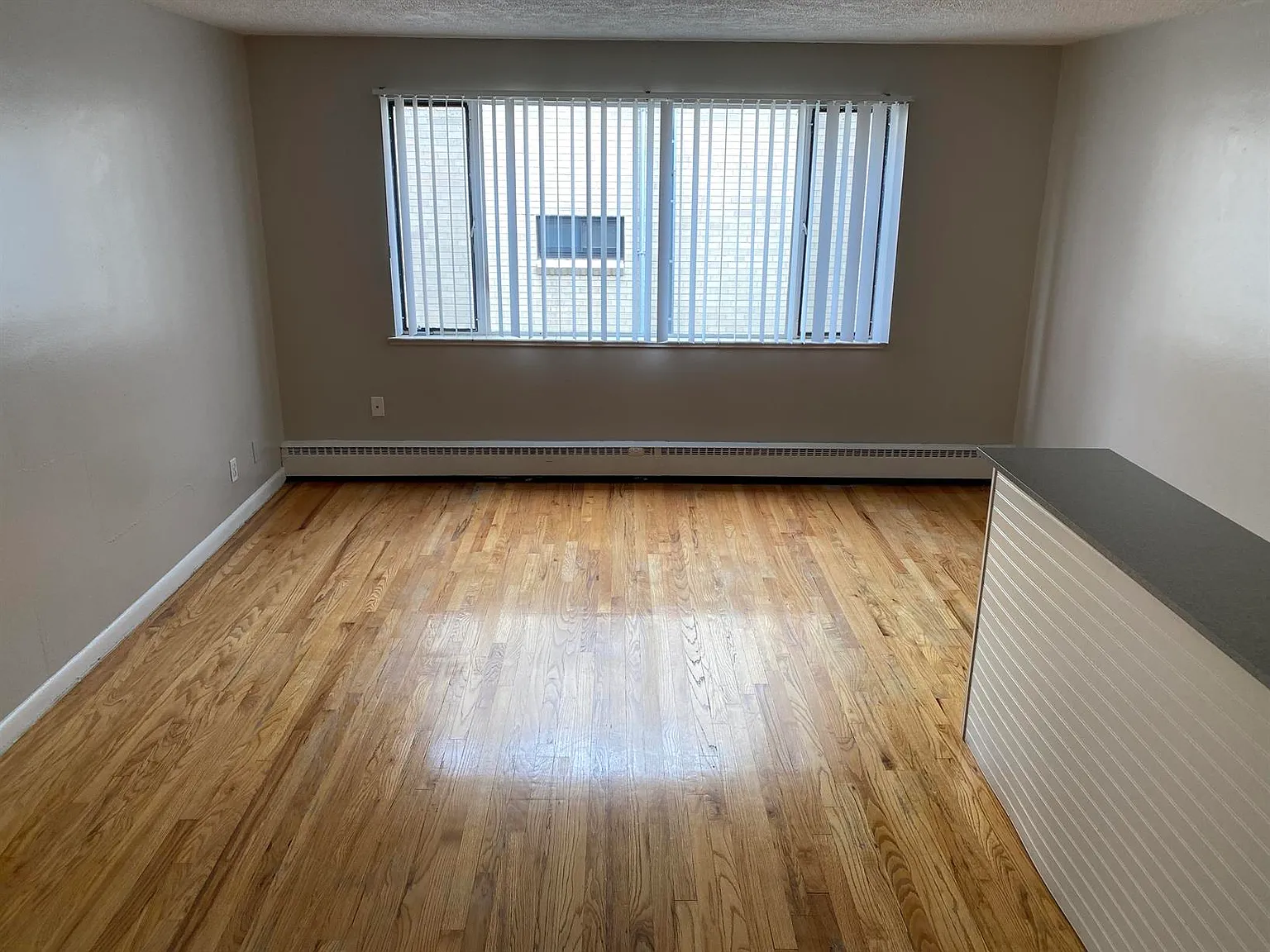 Corona Manor Apartments — Photo 2