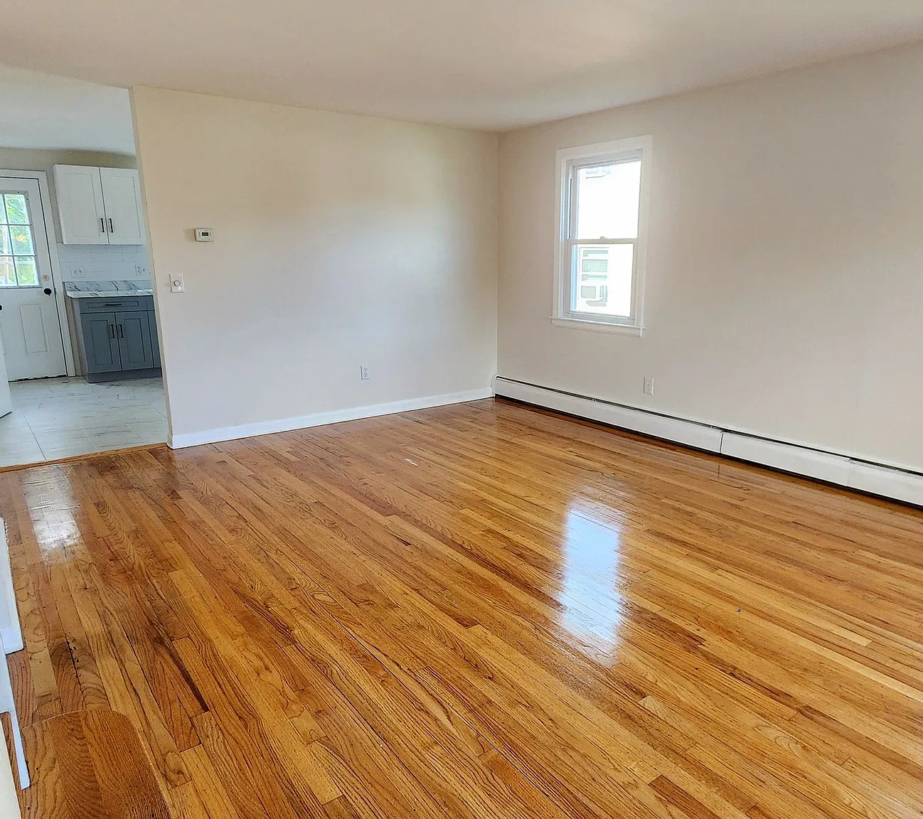 3 bed, 2.5 bath, 2142 sqft, $2,300 — Photo 2