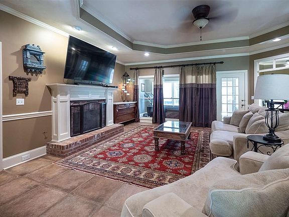 4th image of 125 Devereaux Dr