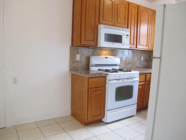 1631 Chestnut St #14 — Photo 10