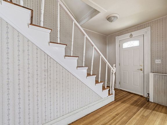 5th image of 27 Houston Pl