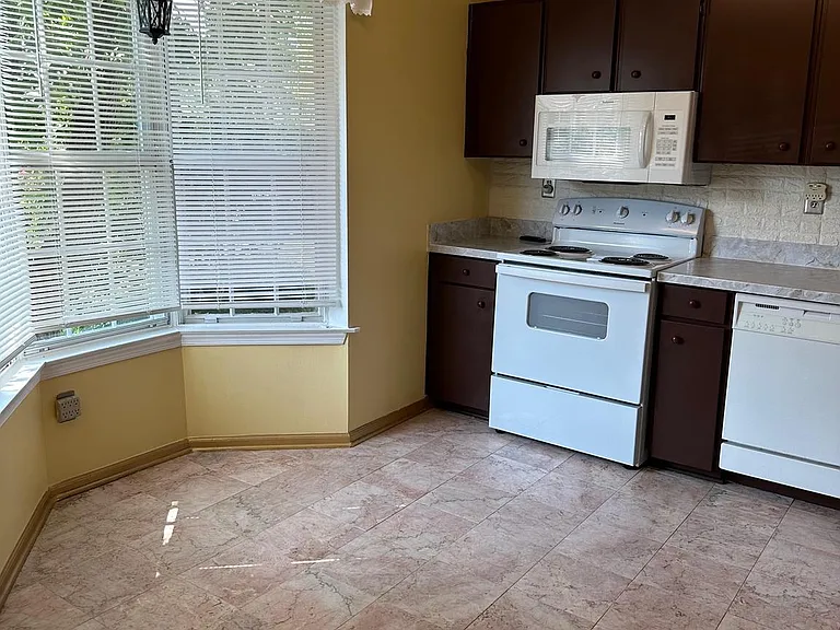 4002 Summer Hollow Ct #155A — Photo 9
