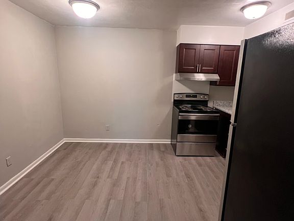 5th image of 8426 Tidewater Dr #9