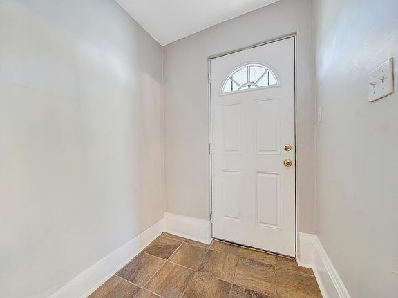 5th image of 419 Harrison Ave NW