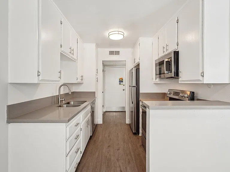 245 South Serrano Ave — Photo 58