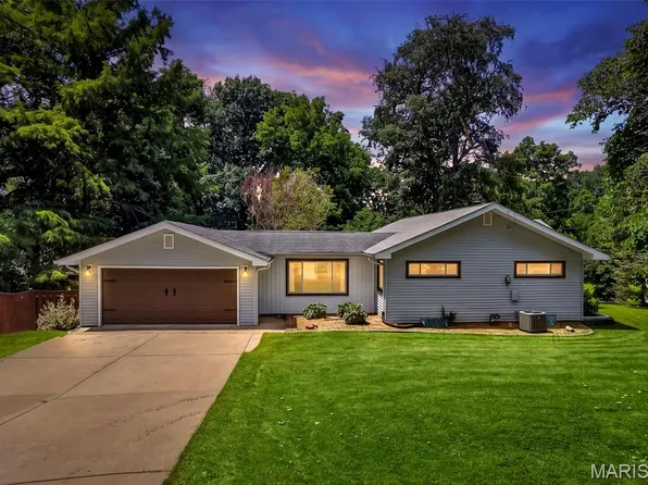 108 Shady Ln, Saint Charles, MO 63303