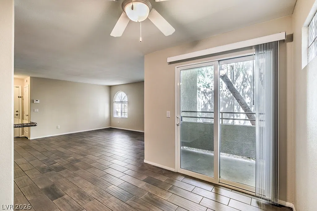 2 bed, 2.0 bath, 981 sqft, $1,445 — Photo 2
