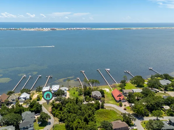 1717 Magnoila Dr, Navarre, FL 32566