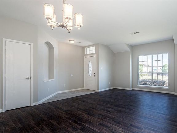 5th image of 401 Windy Hill Ln