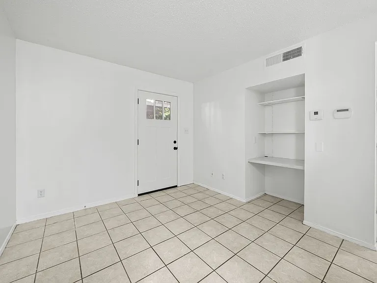 2410 Longview St — Photo 4