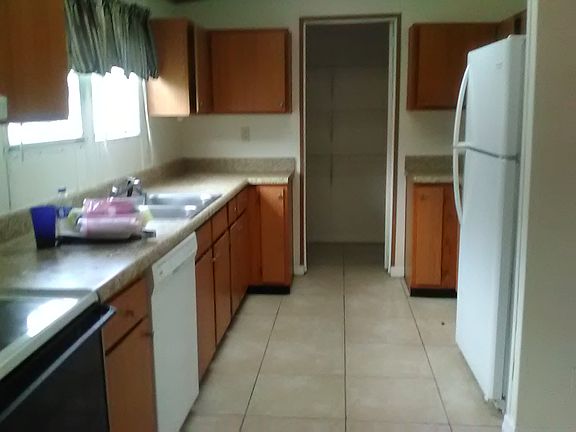 3rd image of 120 Barberry Dr