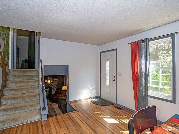 4th image of 15908 95th Avenue Ct E