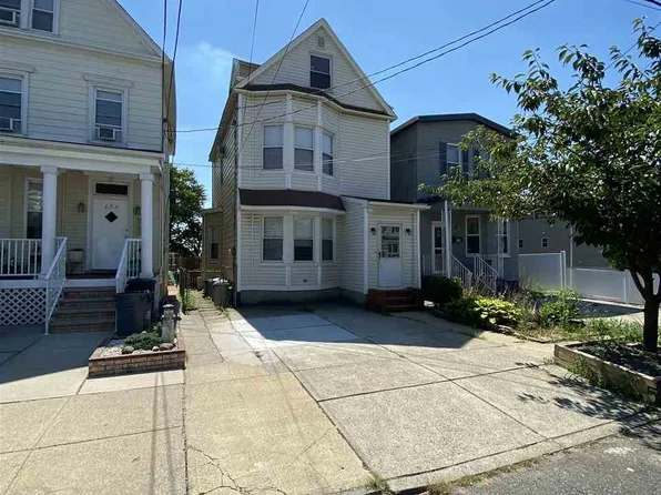 602 Avenue E, Bayonne, NJ 07002