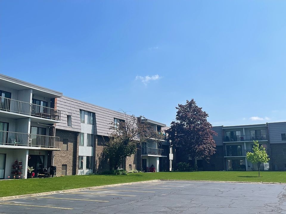 1st image of 924 S Lake Ct #307