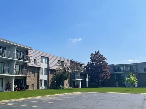 924 S Lake Ct #307, Westmont, IL 60559