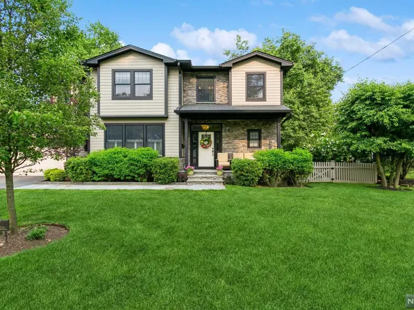 26 Emerson St, Cresskill, NJ 07626