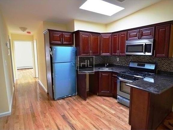 4th image of 1272 Putnam Ave