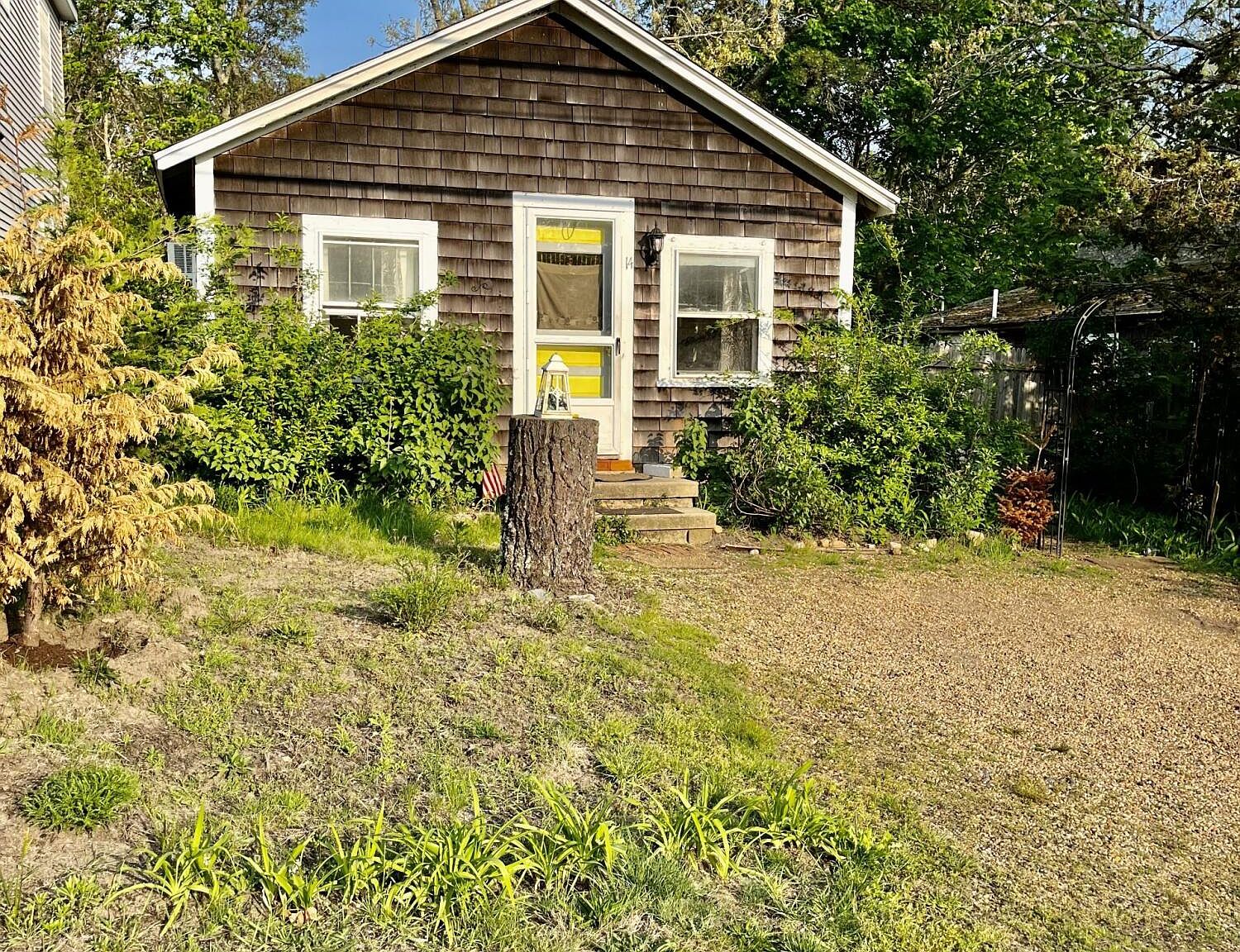 14 Pacific Ave, Oak Bluffs, MA 02557 MLS 32300179 Zillow