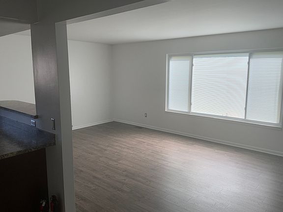 3rd image of 42077 Toddmark Ln