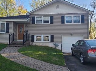 170 Morningside Rd, Paramus, NJ 07652