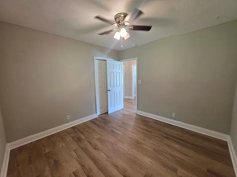109 Reed Rd — Photo 18