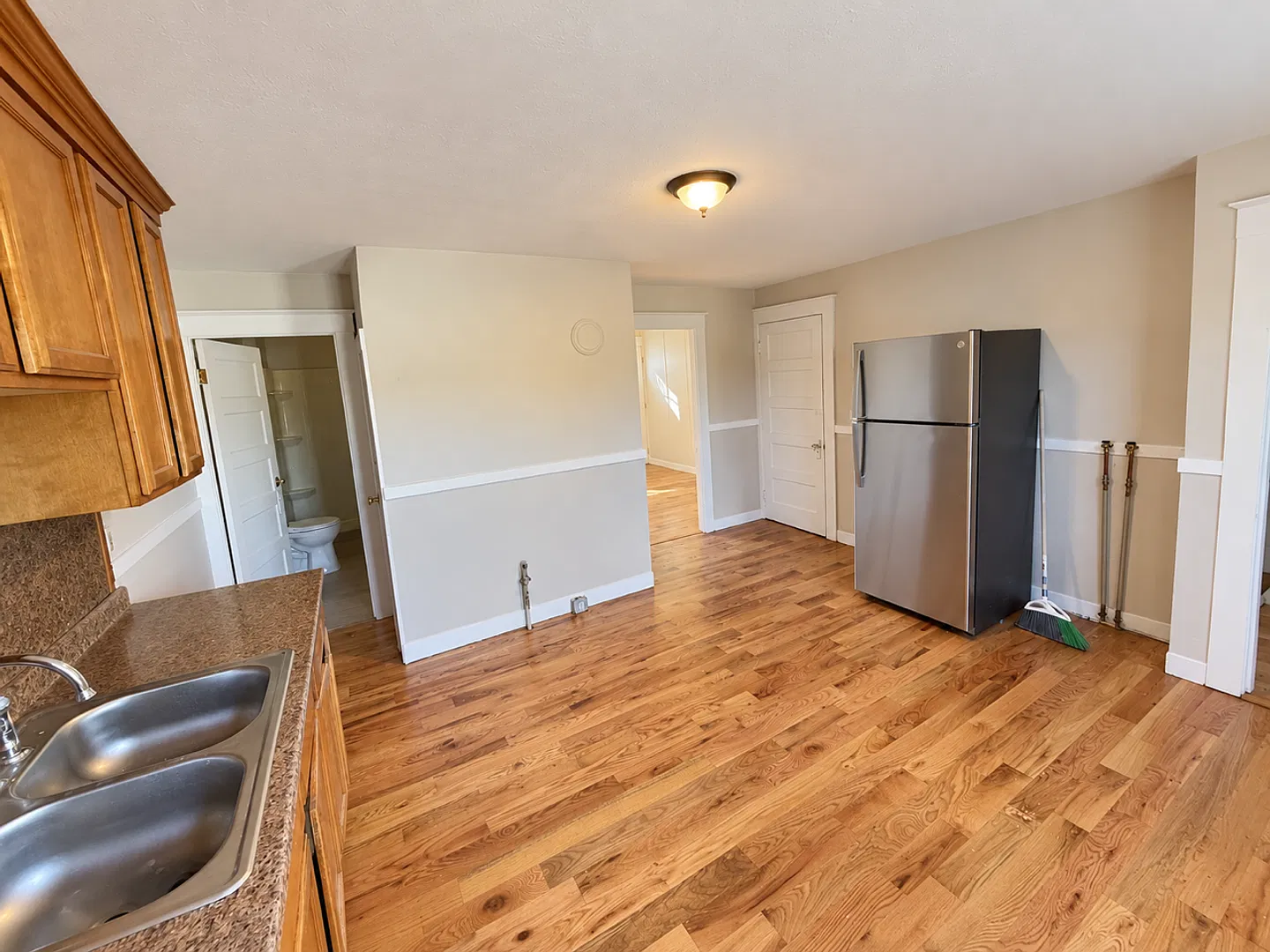 12 Elm Street — Photo 3