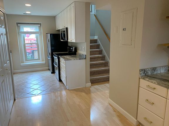 5th image of 786 York St