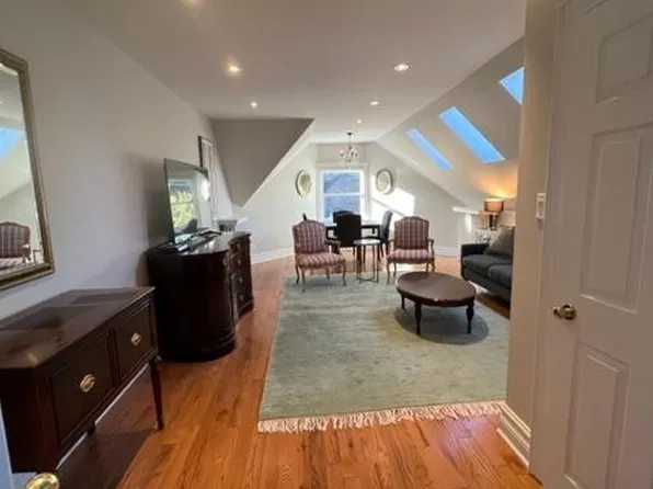 118 Crescent Rd #3, Toronto, ON M4W 1T5