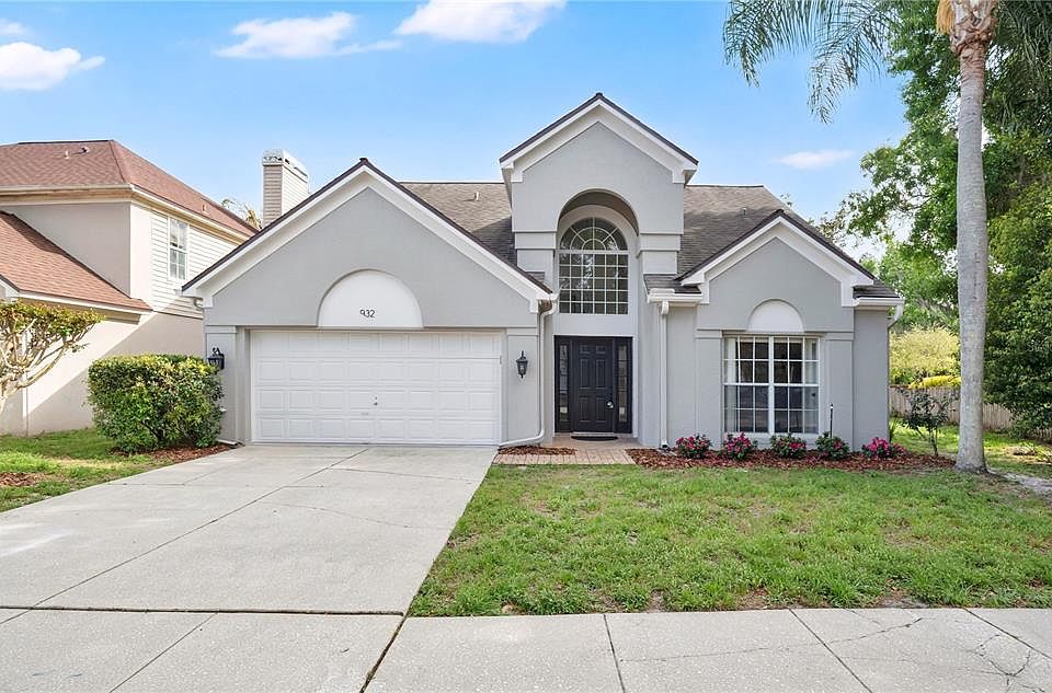 1st image of 932 W Charing Cross Cir