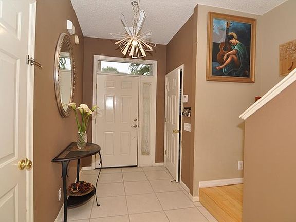 3rd image of 561 Vallance Way NE