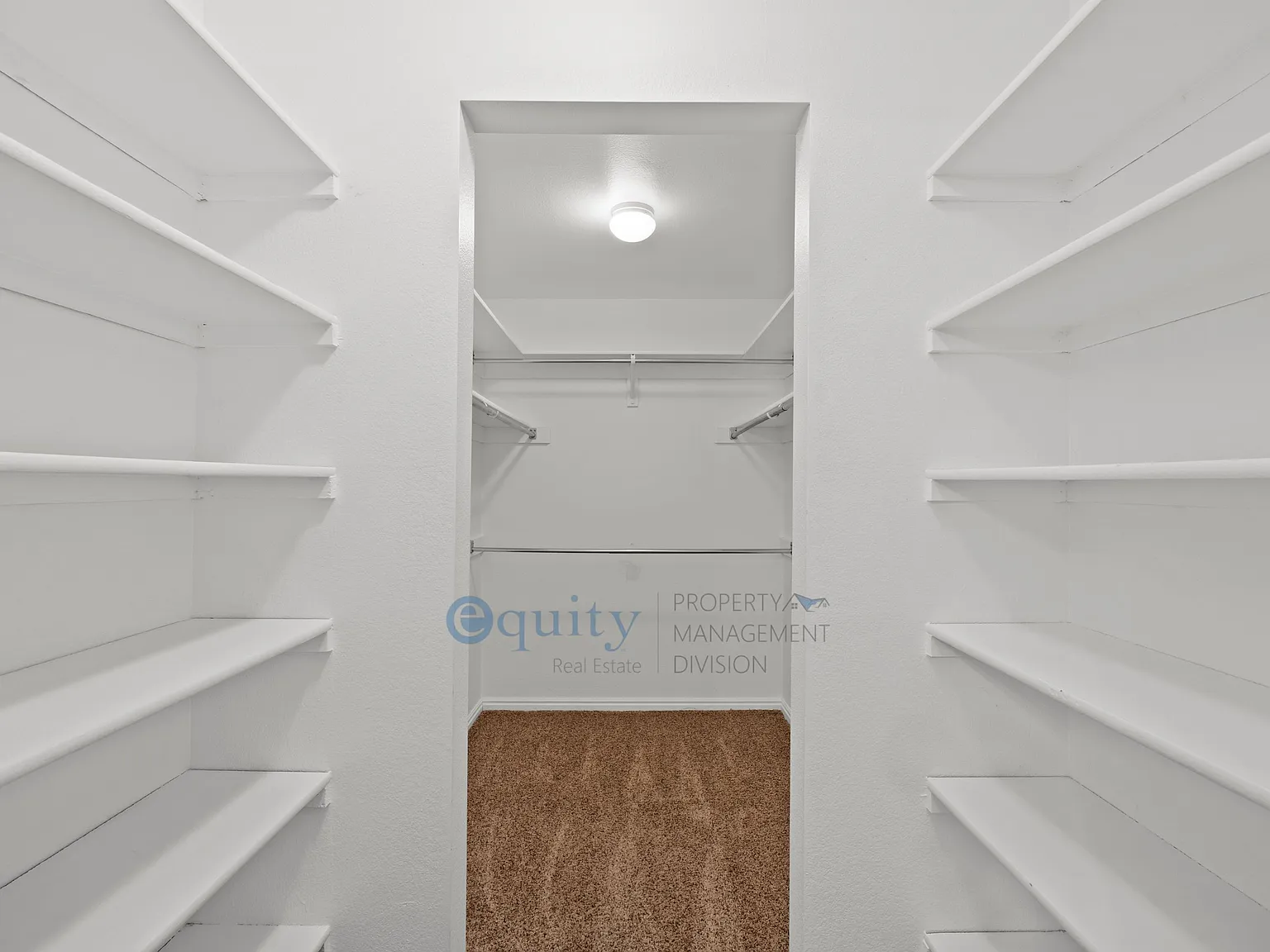 989 E Creekhill Ln — Photo 1