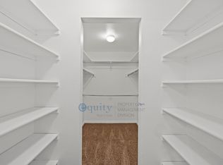 989 E Creekhill Ln, Midvale, UT 84047