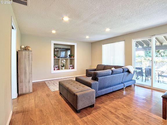 4th image of 9704 NE 84th Way
