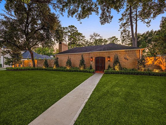 3rd image of 323 Vanderpool Ln