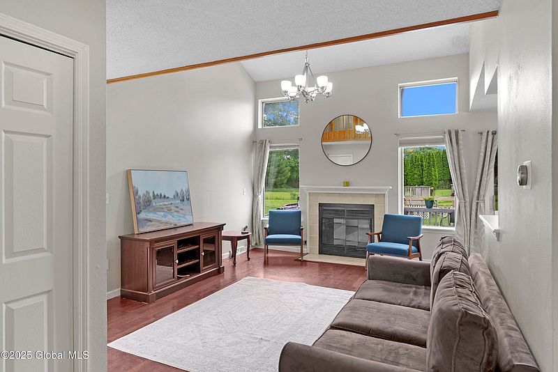 4th image of 41 Heyden Road