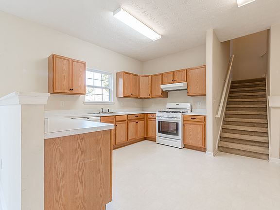 Kitchen w/stairs to Bonus Rm